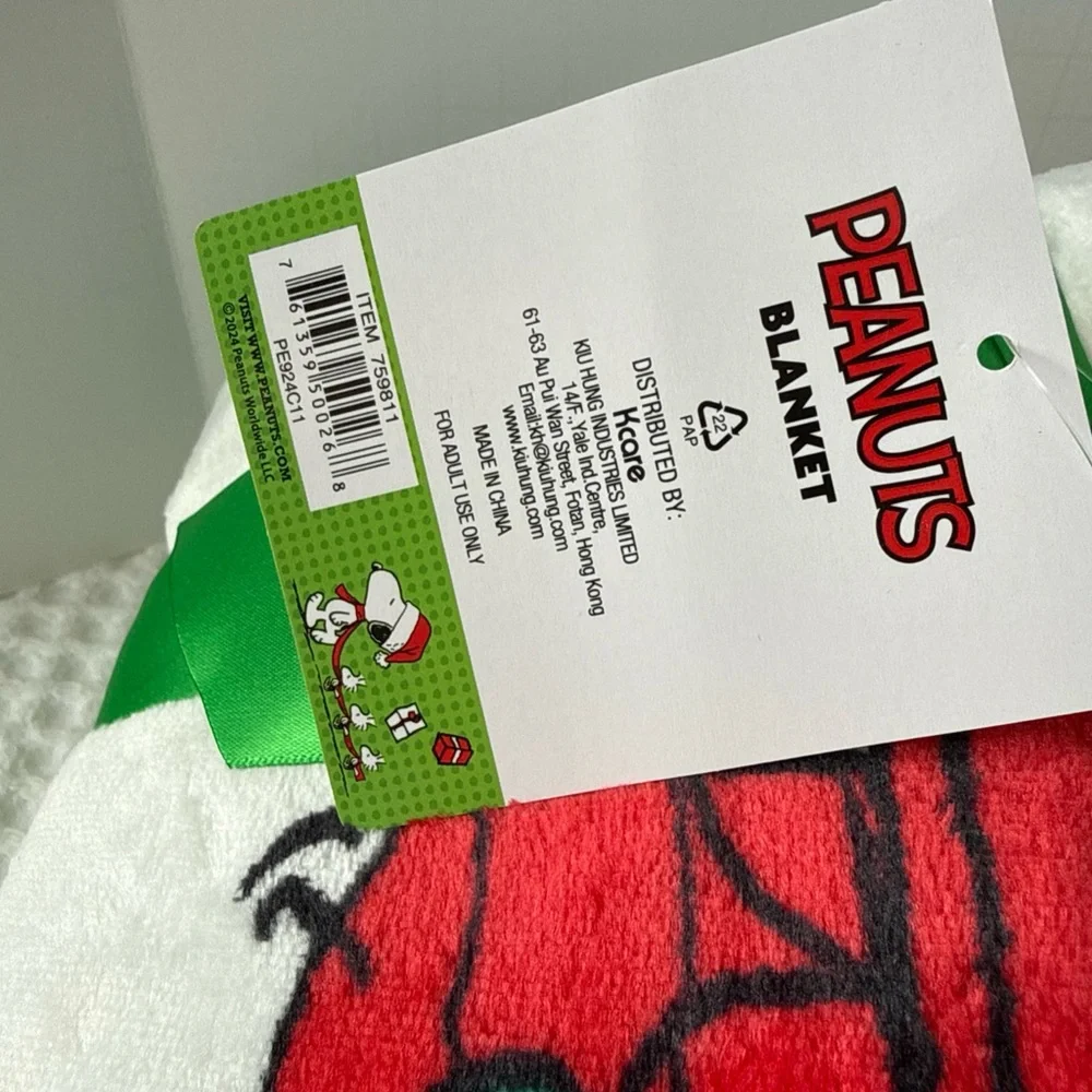 Peanuts White, Red & Green Holiday Throw Blanket